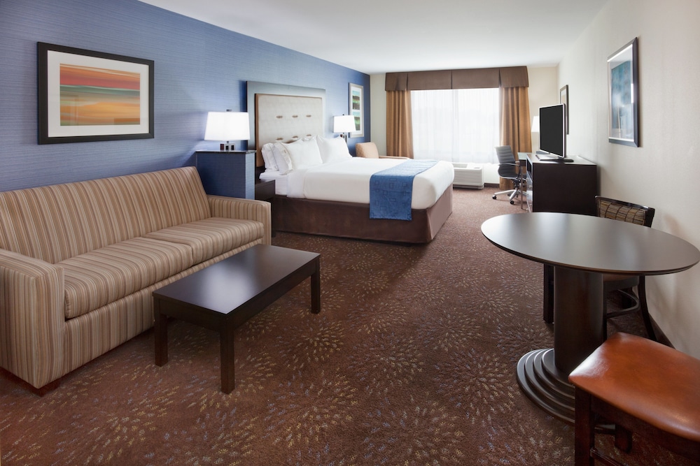Holiday Inn Express & Suites Davenport by IHG - photo 9
