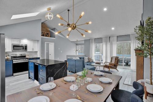 Pocono Blue with Paddleboards Spa Indoor Jacuzzi GameRoom Lake EV in Gouldsboro, United States