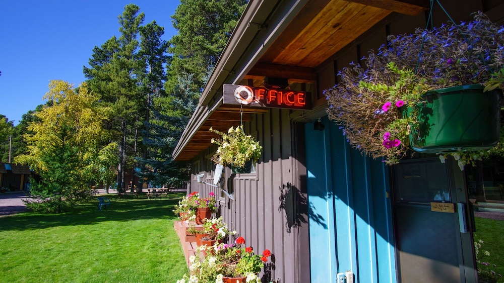 Mountain Pine Motel - carbon neutral hotel in Unknown City