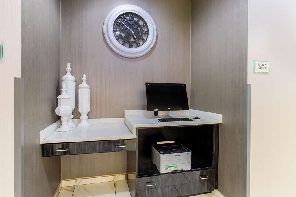 La Quinta Inn & Suites by Wyndham Springfield IL - photo 57