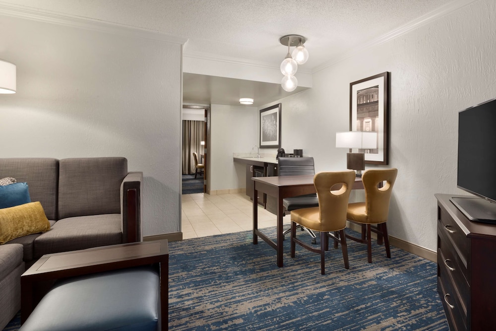 Embassy Suites by Hilton Columbus - photo 19