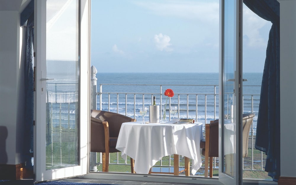 Garryvoe Hotel — 4-Star Luxury Hotel in Castlemartyr, Republic of Ireland