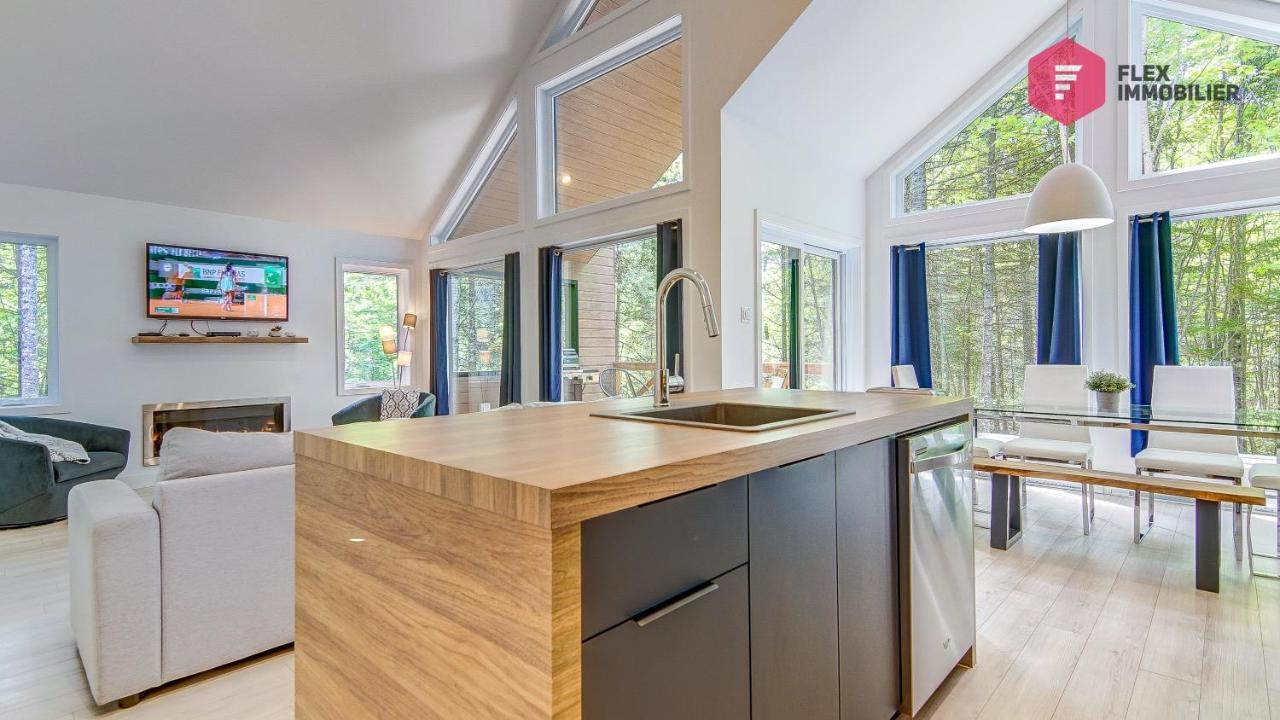 Le Bleu Bourgeois de Portneuf Natural Elegance Hot tub sauna and pool in Pont Rouge, Canada