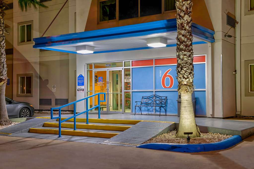 Motel 6 Eagle Pass TX Lakeside - featured photo