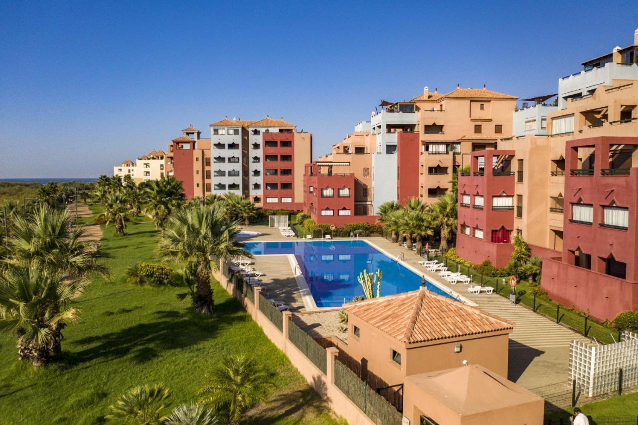 Las Palmeras by Ĥ Playa Punta del Moral PLHP28P11 — 4-Star Luxury Hotel in Ayamonte, Spain