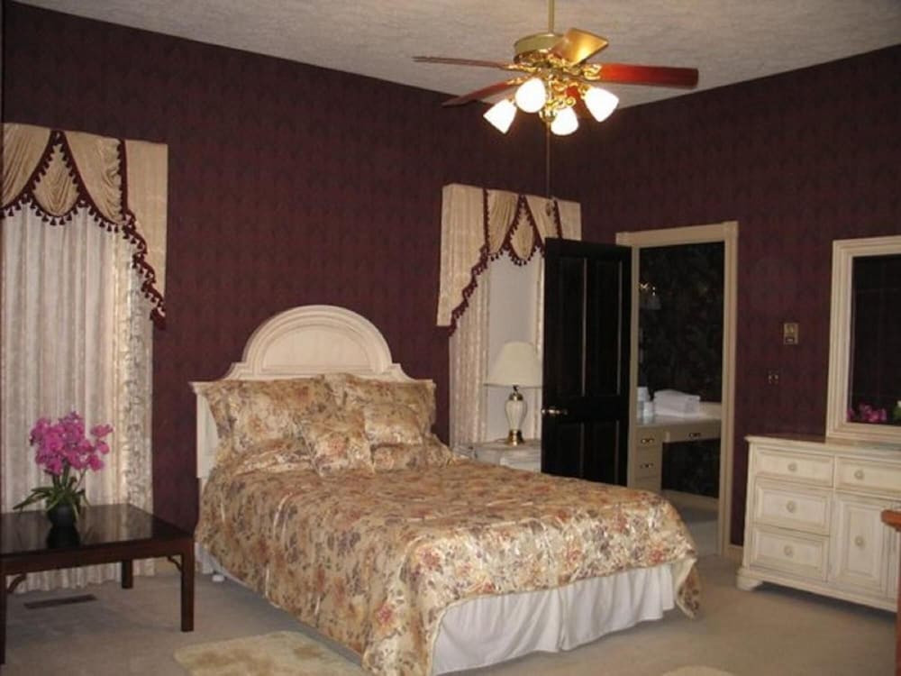 Spruce Hill Inn and Cottages - photo 10