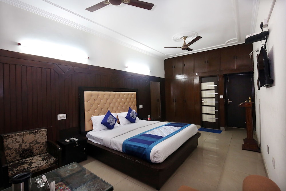 Oyo 4892 The Grand in Kalka, India