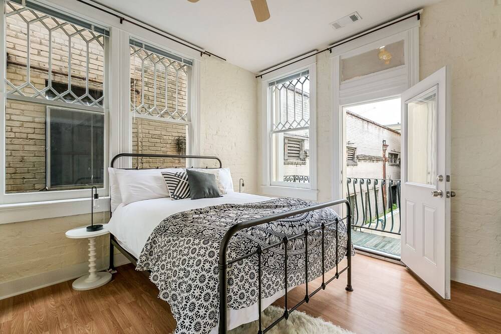 Hip 2BR in Arts Warehouse District - photo 17