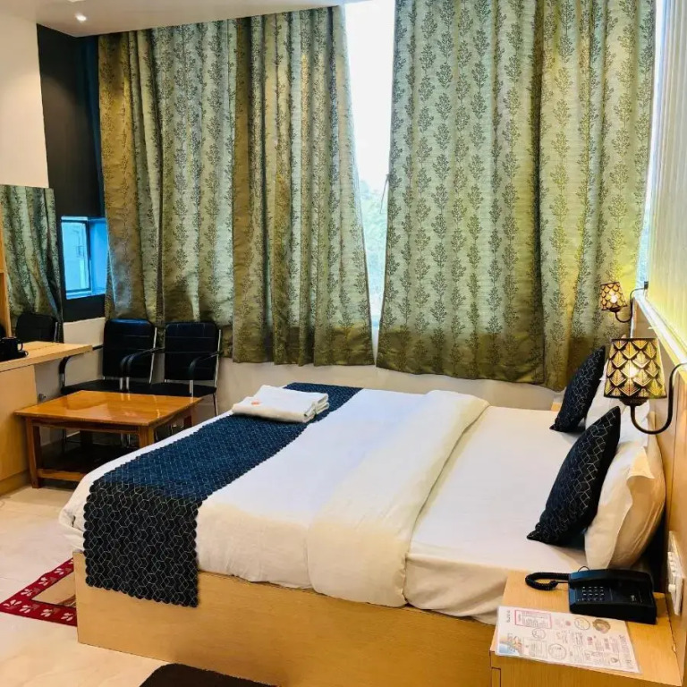 Hotel Ramay Palace 400 Meter from Ram Mandir Ayodhya in Ajodhya, India