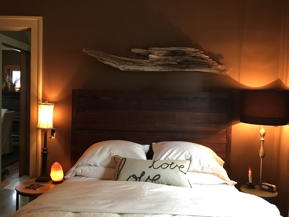 Kara's Kottages @ N Clarendon St - photo 2