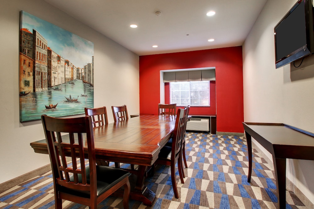 Microtel Inn & Suites Tuscaloosa Near University - photo 23