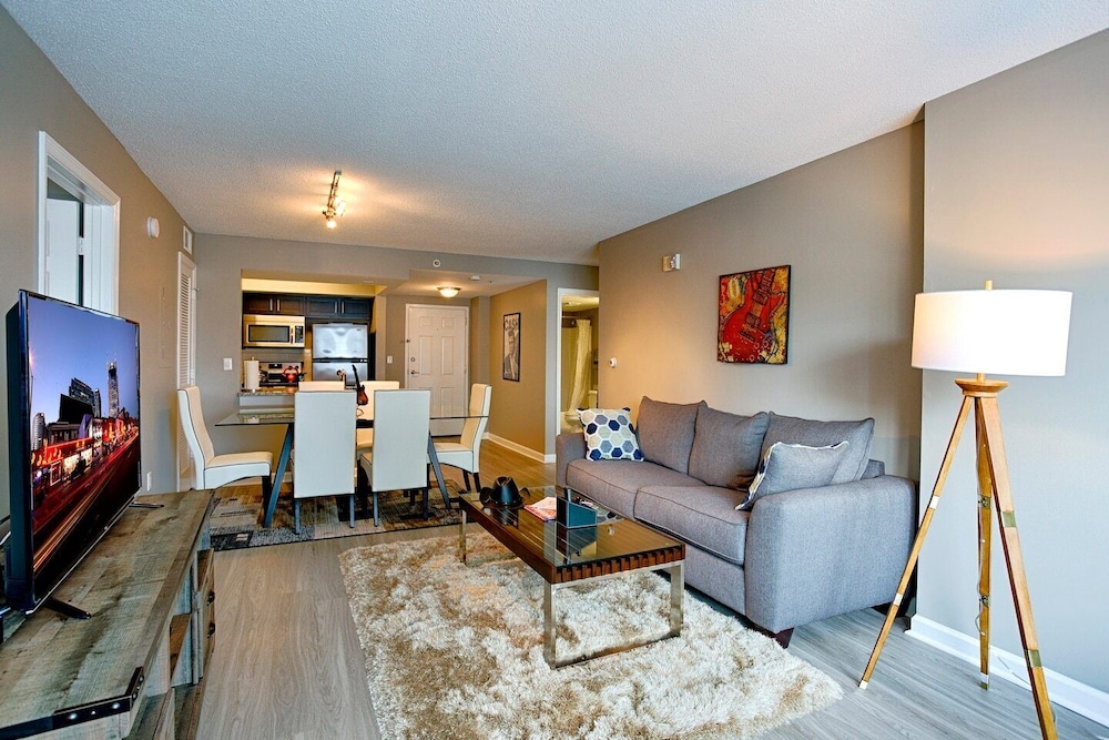 Skyline Suite with Penthouse & Rooftop Deck 6BR by Maddox Hotel - featured photo