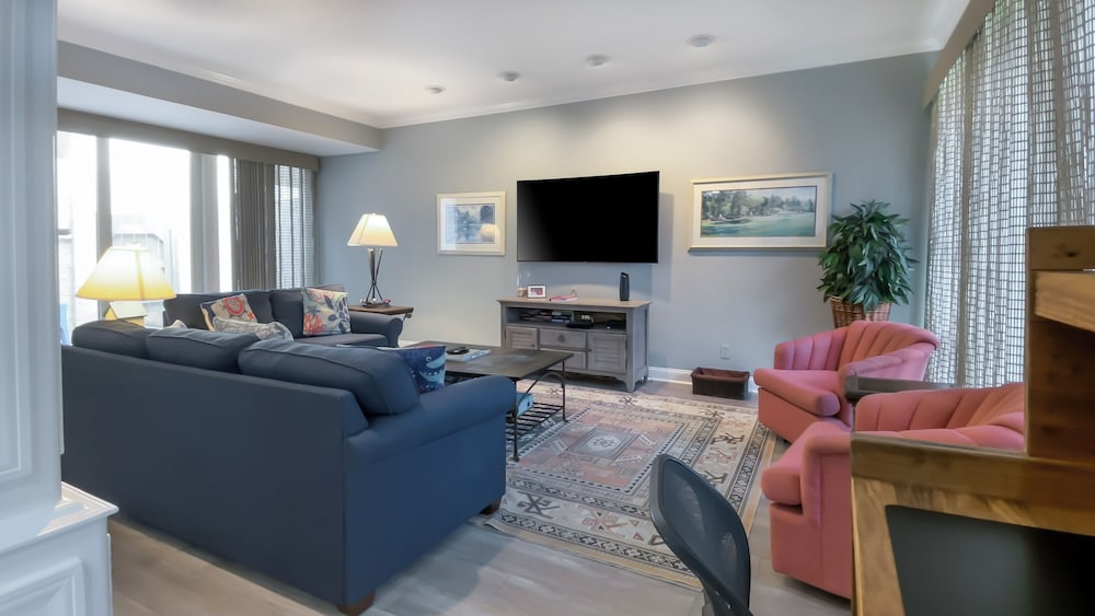 Harbour Town Haven Spacious 4Bd 4Ba Retreat - photo 7