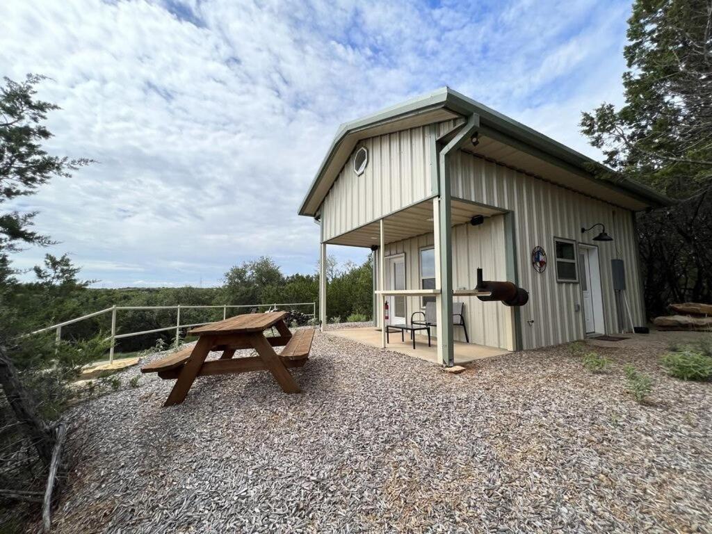 Inspiration Cabin at Lake Godstone — 4-Star Luxury Hotel in Jacksboro, United States