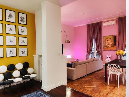 Designed Pop Apartment 2 Bedrooms 2 Baths in Milan Center Wifi Ac Steps From Subway M1 And M2 Central Station And Airport Connected — 4-Star Luxury Hotel in Milan, Italy
