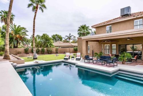 Huge Backyard W Heated Pool Fire Pit Bbq — Phoenix