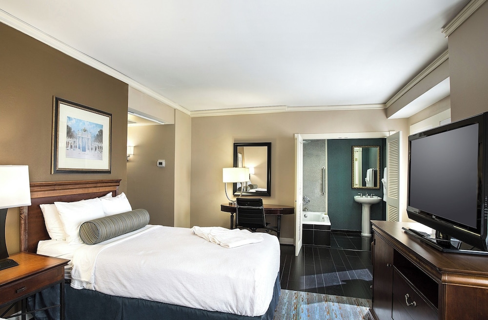 The Whitehall Houston - photo 18