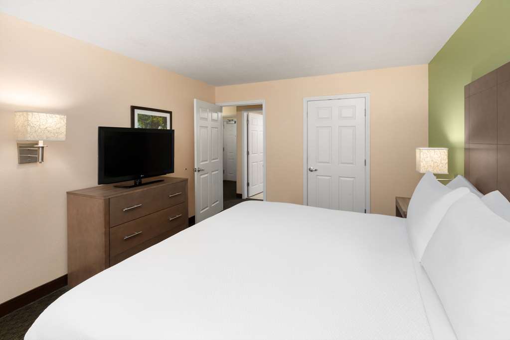 La Quinta Inn & Suites by Wyndham San Antonio Medical Ctr NW - photo 10