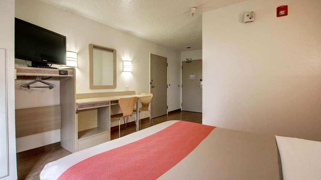 Motel 6 Springfield IL - photo 12