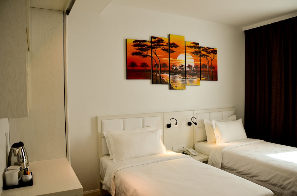 Pine Garden Hotel — Kuching — photo 2