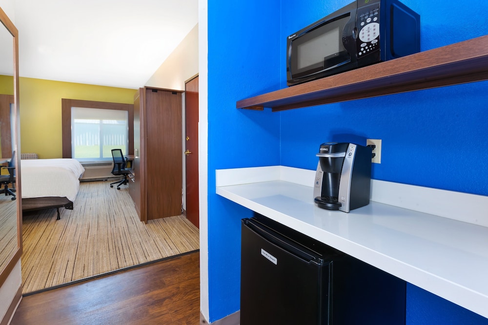 Holiday Inn Express & Suites Three Rivers by IHG - photo 15