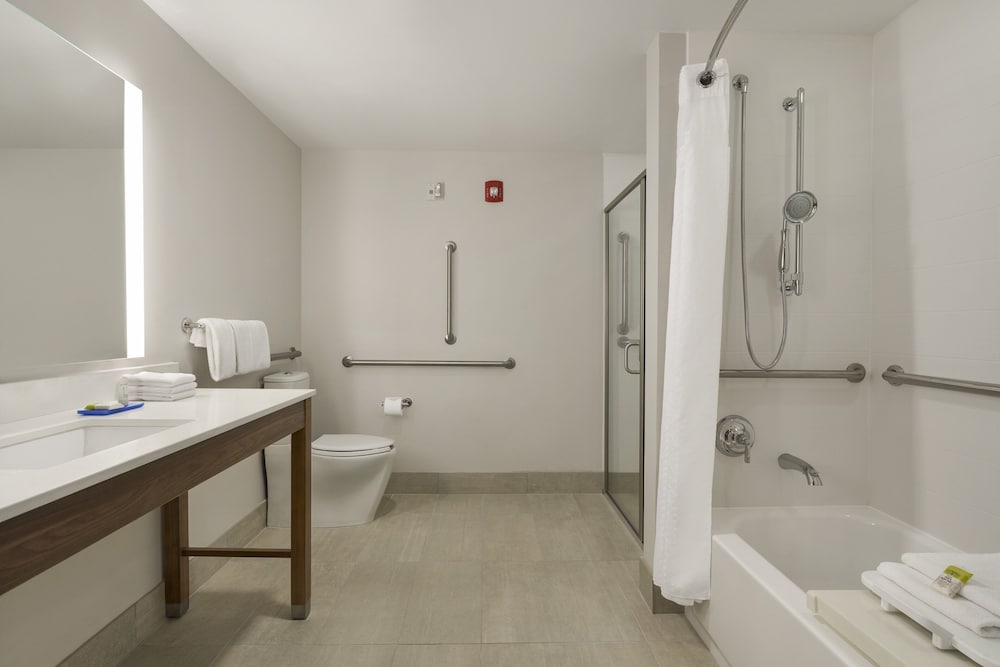 Holiday Inn Express & Suites Mt. Pleasant by IHG - photo 18