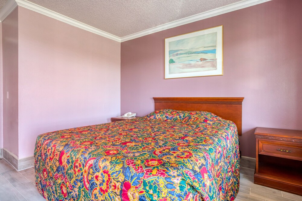 Heritage Inn And Suites - photo 19