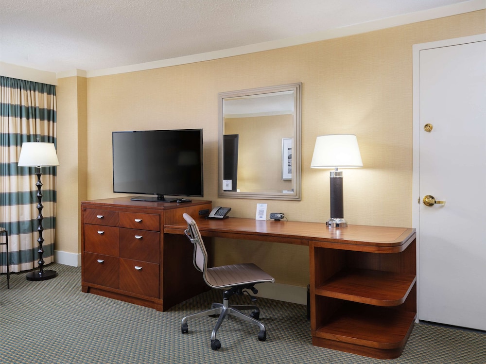 DoubleTree by Hilton Stamford - photo 26