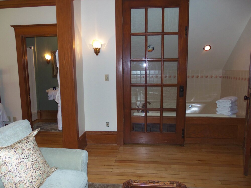 The Wanderlust Hotel - photo 7