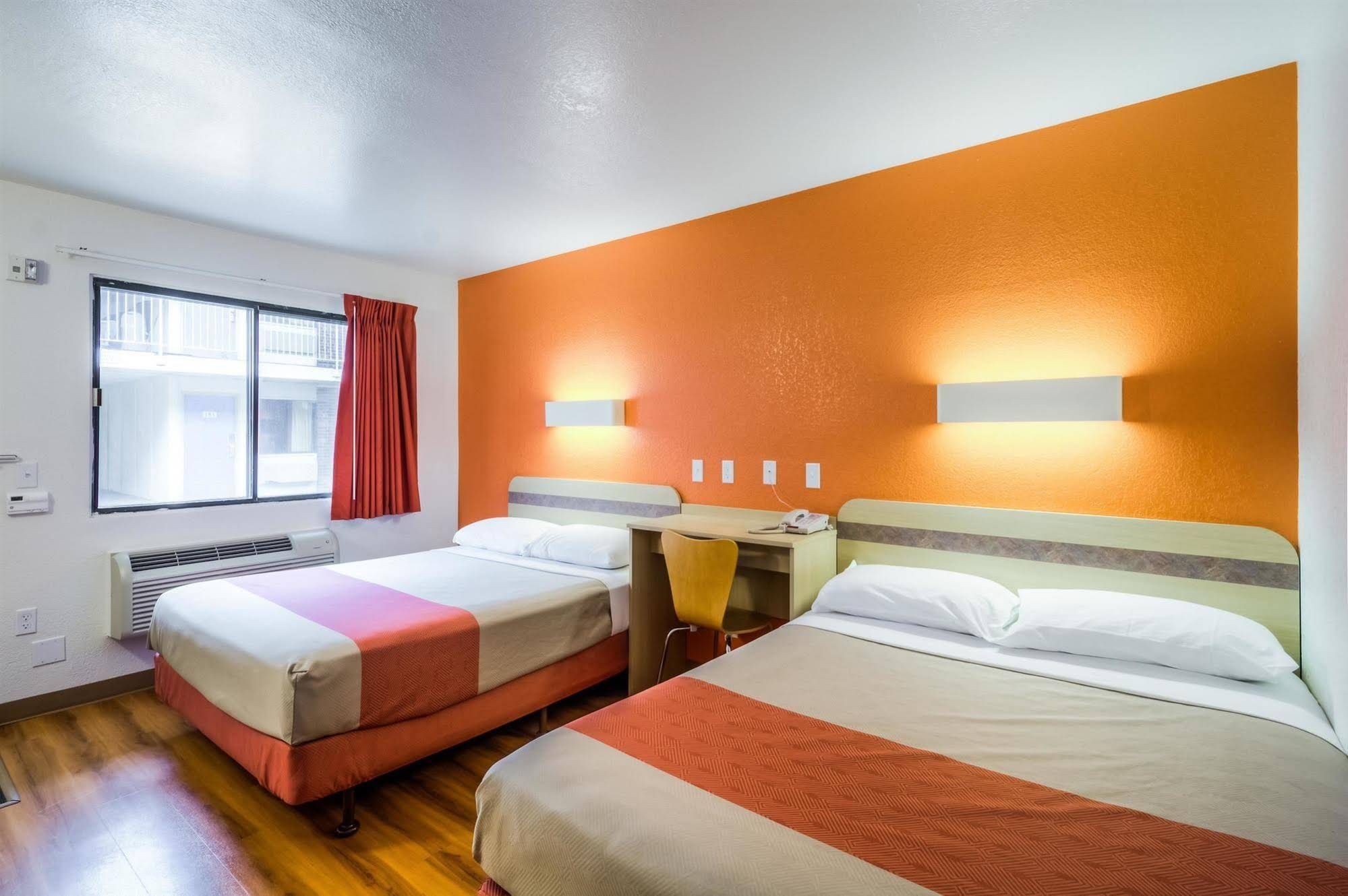 Motel 6 Chicago Elk Grove - photo 11
