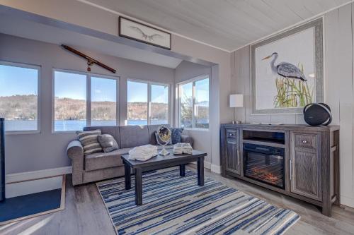 Modern Winnipesaukee Lake Front Retreat Siena — 4-Star Luxury Hotel in Alton, United States
