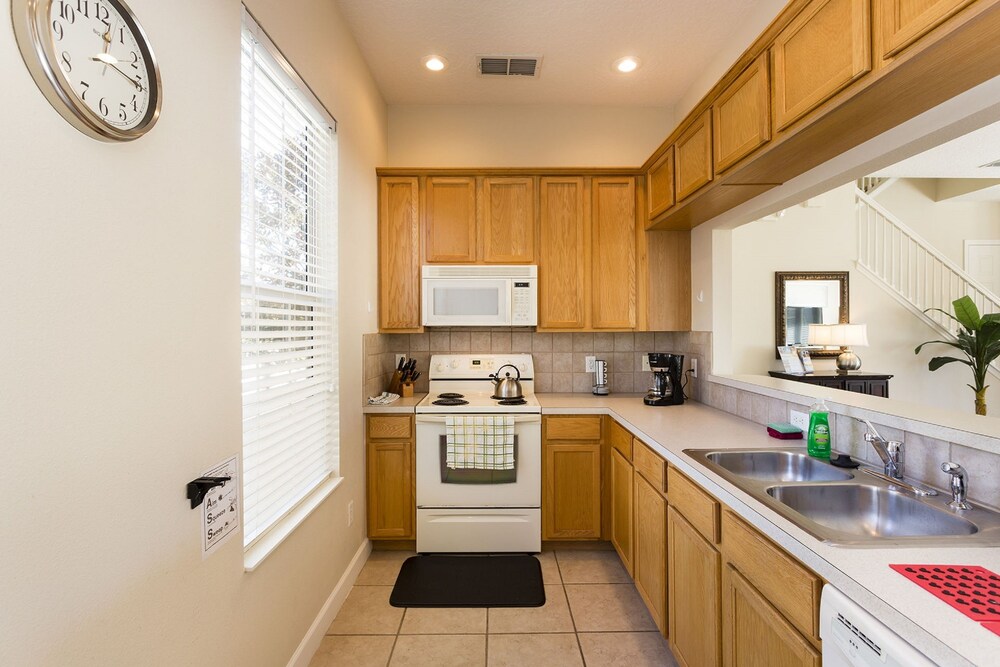 Reunion Resort by Intteli Fun Rentals - photo 29