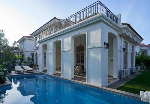 LohonoStays Villa Aurelia E — 5-Star Luxury Hotel in Vagator, India