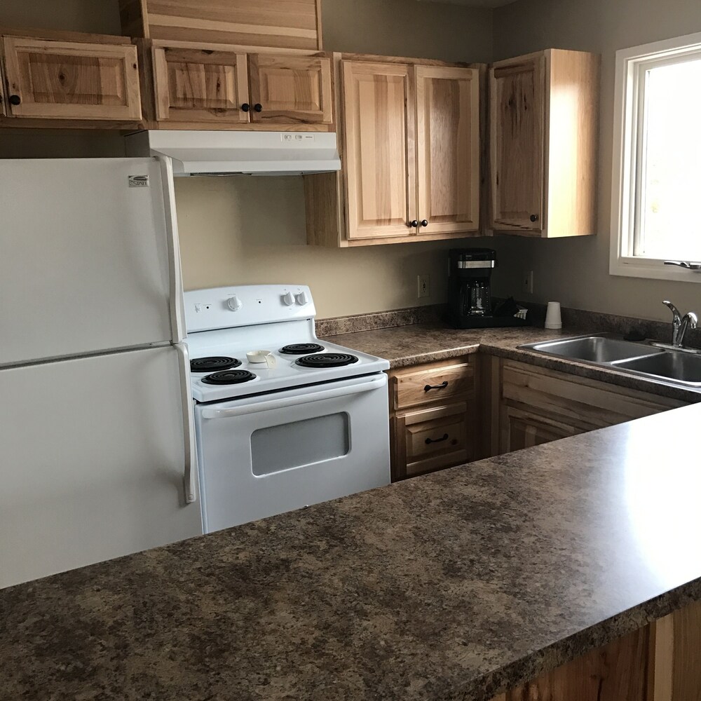 Lakeshore Inn & Suites - photo 23
