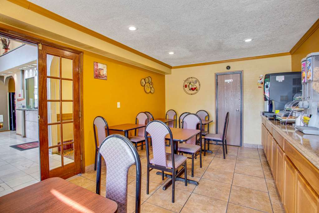 Econo Lodge Inn & Suites Albuquerque East I 40 Eubank Exit - photo 21