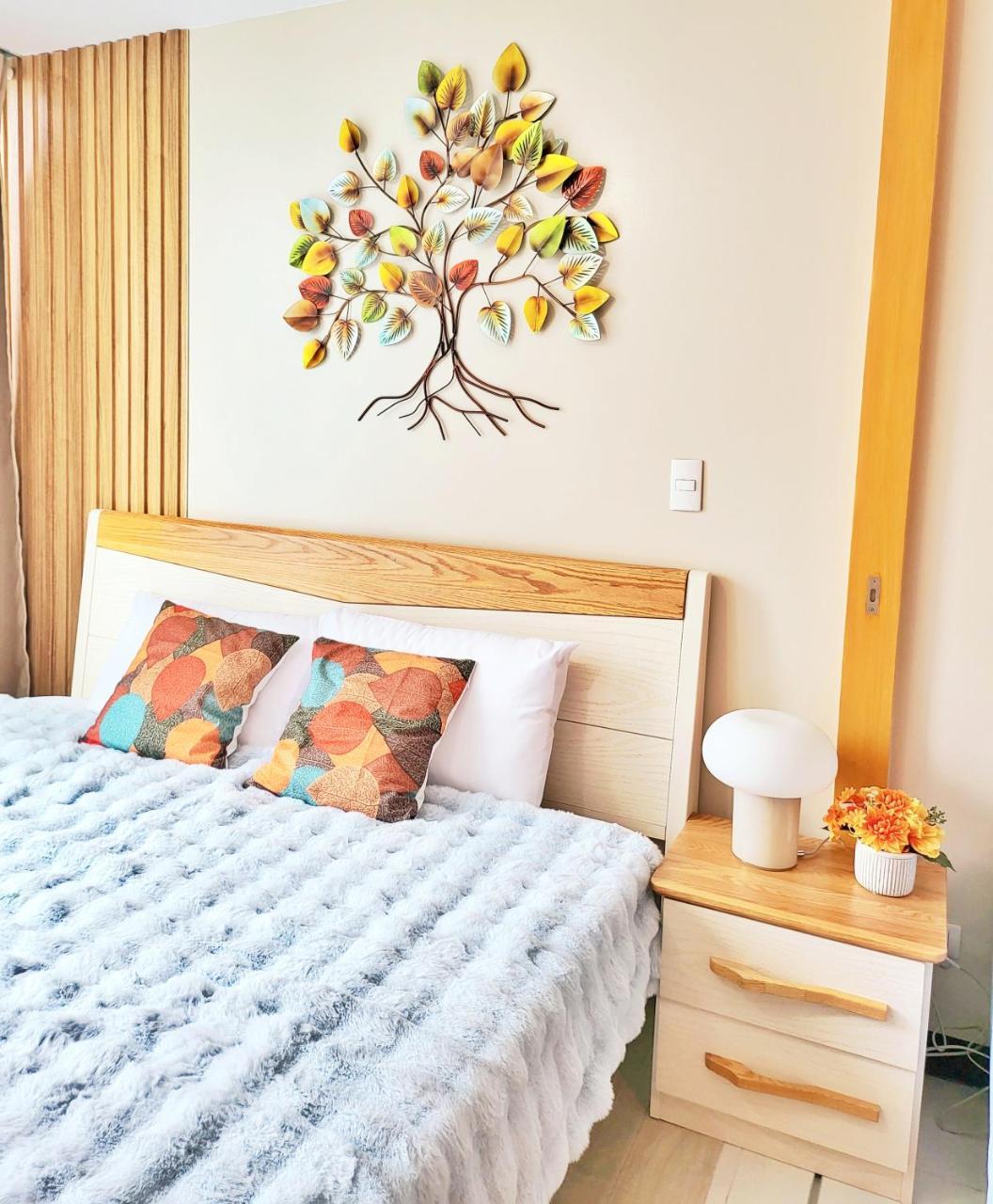 BGC One Uptown Residence King Bed 3 min walk to malls and restaurants — 4-Star Luxury Hotel in Manila, Philippines
