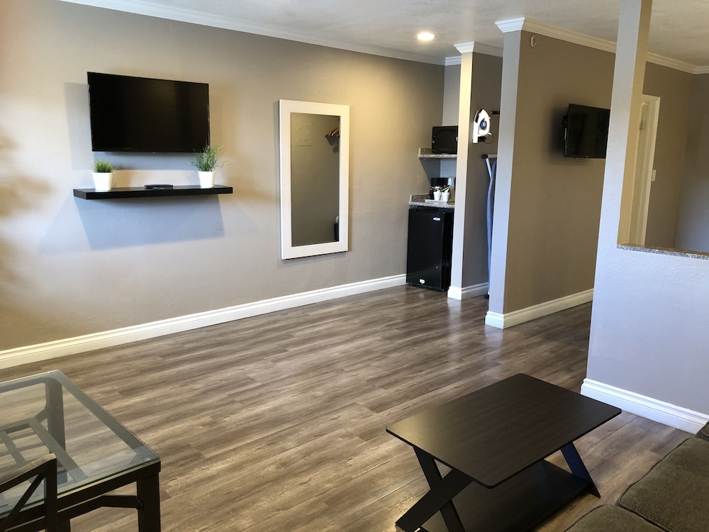 Anaheim Executive Inn & Suites - photo 65