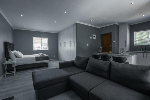 Milo’s Sky Grey Guest House No Load shedding