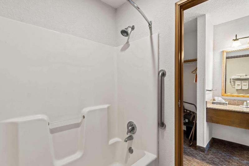 Quality Inn Sidney I 80 - photo 12