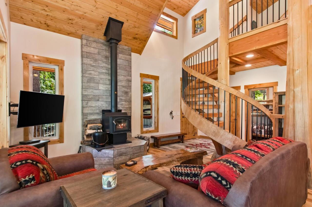 Moonshadow Road in Sandpoint, United States