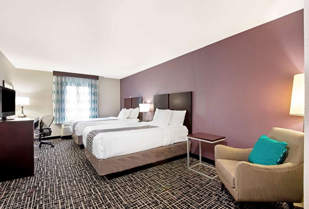 La Quinta Inn & Suites by Wyndham New Cumberland Harrisburg - photo 26