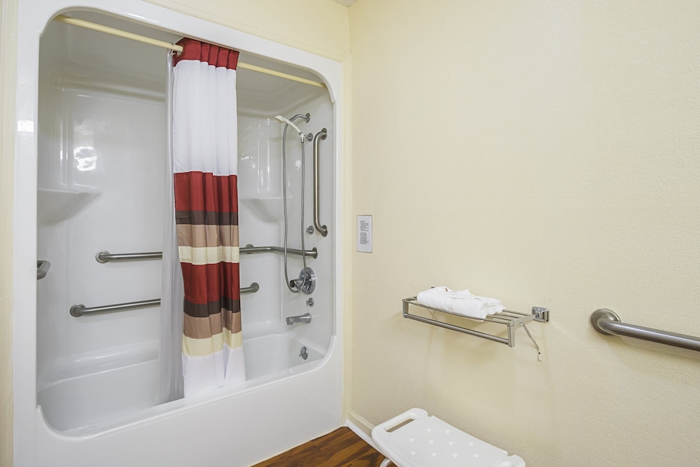 Red Roof Inn & Suites Scottsboro - photo 32