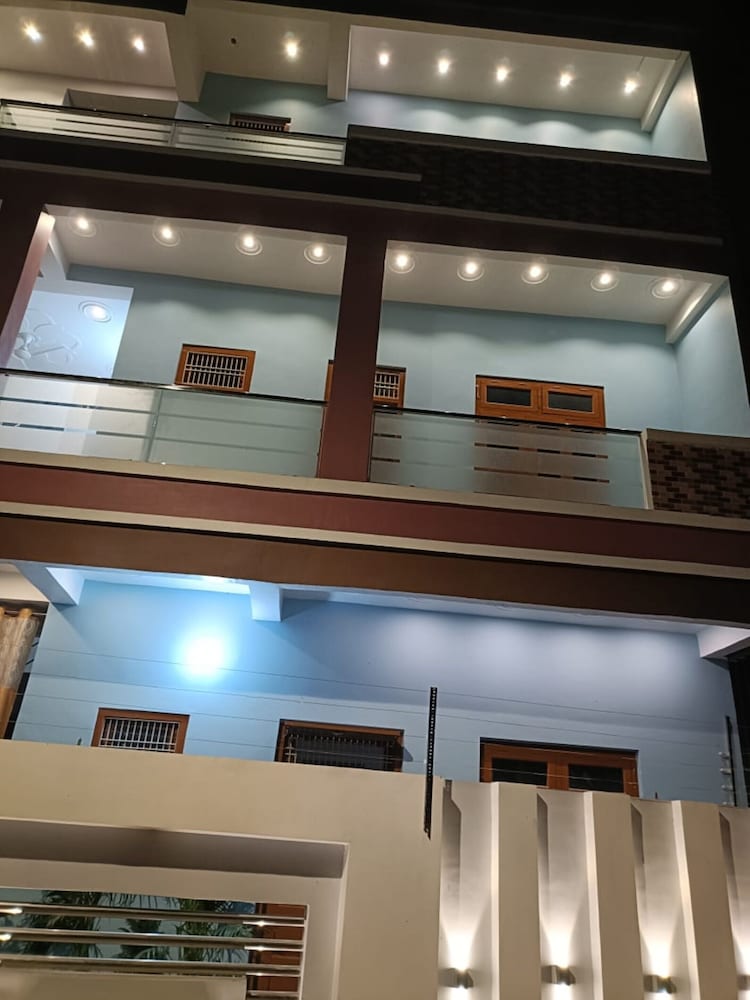 Goroomgo Aprana palace Ayodhya in Fyzabad, India