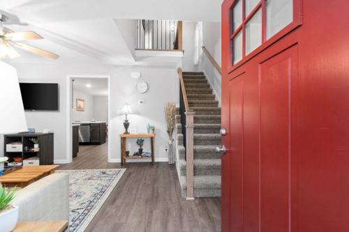 1 Mile to Downtown Clarksville Cozy in Queen City in Clarksville, United States