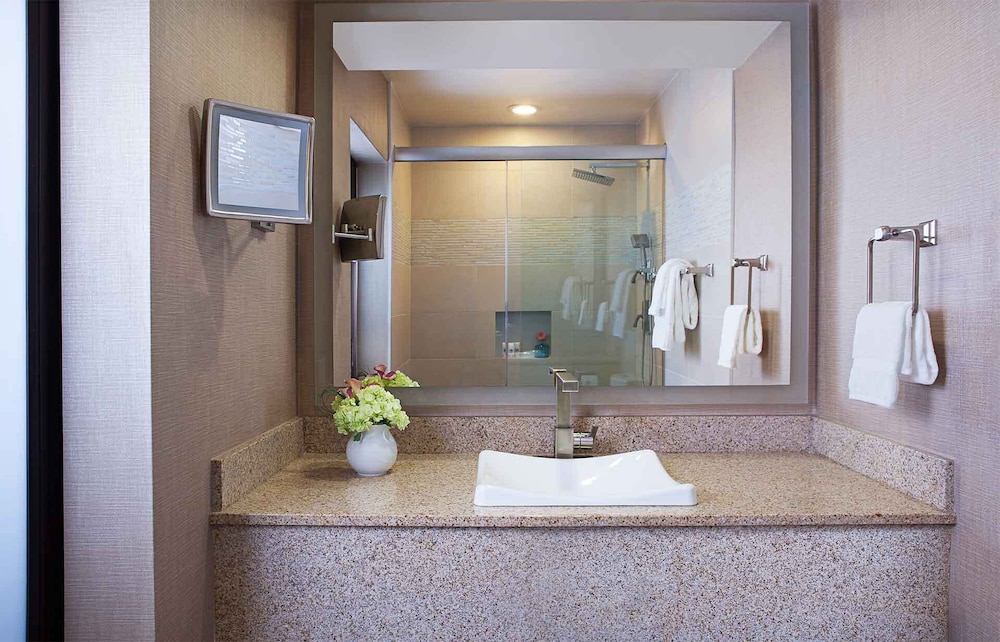 E Central Downtown Los Angeles Hotel - photo 11