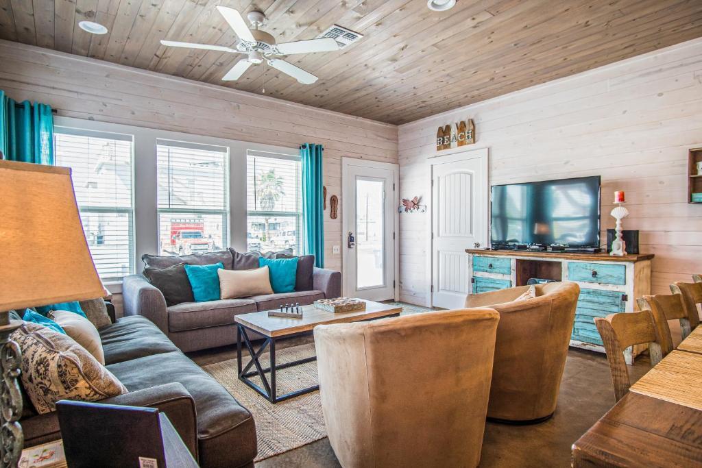 Fanta Sea Get Away by Silver Sands Vacation Rentals — 4-Star Luxury Hotel in Port Aransas, United States