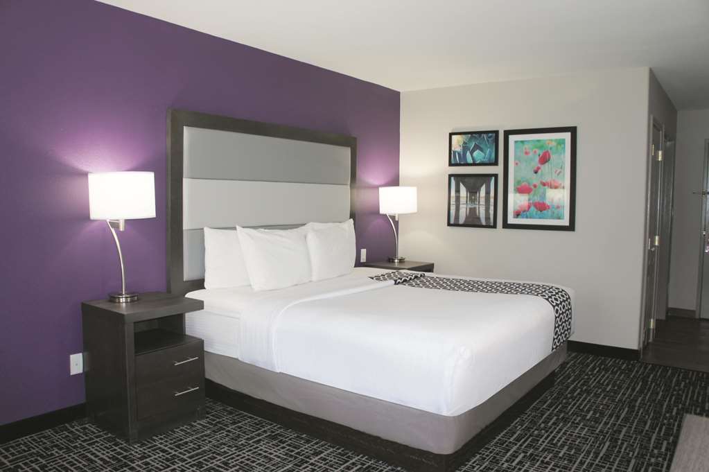La Quinta Inn & Suites by Wyndham Pharr North McAllen - photo 12