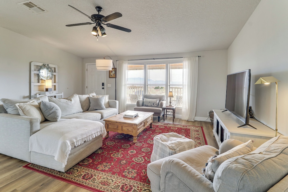 Scenic Sandia Mtn Views Cozy Rio Rancho Retreat — hotel in Rio Rancho