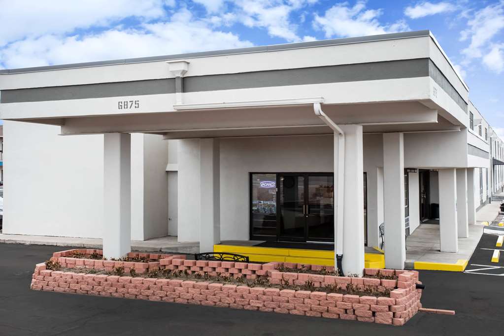 Travelodge by Wyndham Colorado Springs Airport Peterson AFB - photo 4