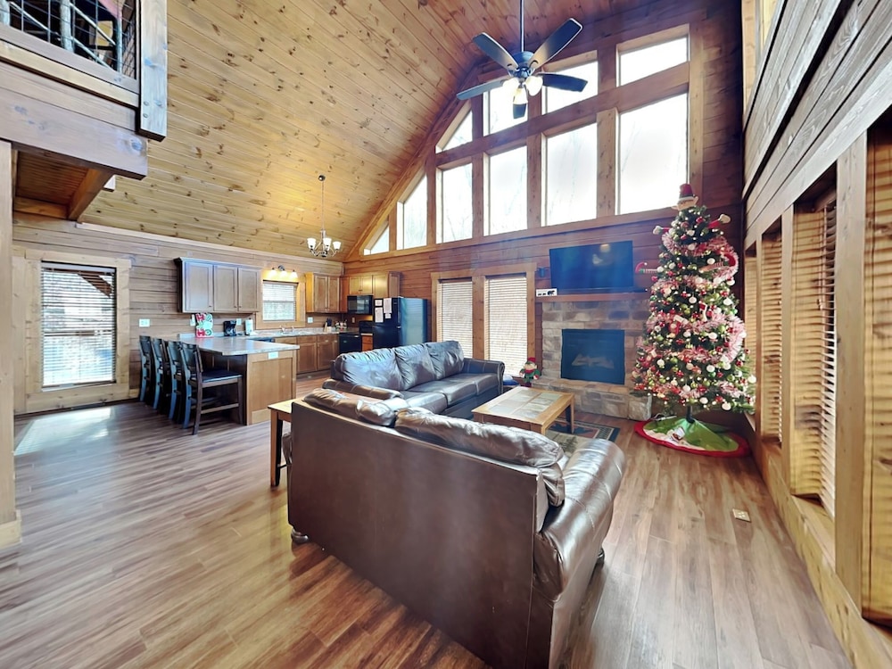 Lasting Impressions — 5-Star Luxury Hotel in Gatlinburg, United States